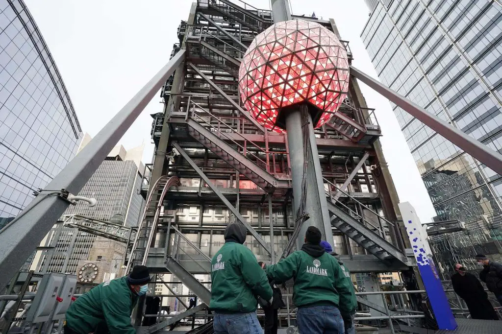 Times Square Ball drop on Roku
